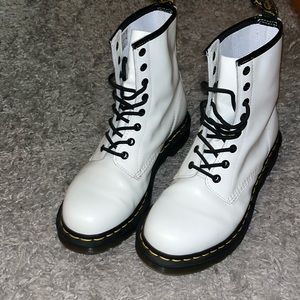 Doc Marten 1460 Patent Leather Lace-up boots